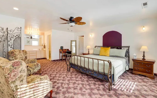 Spacious Hildale House w/ Large Deck!