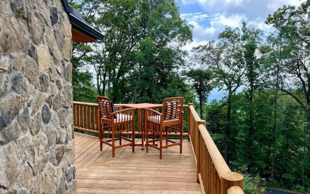 Wintergreen Chesnut Hot-tub Arcade Fireplace