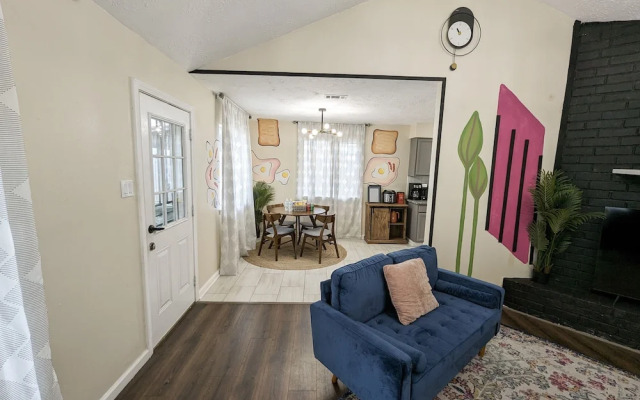 Vibrant Getaway Say Hello to the Best of Houston
