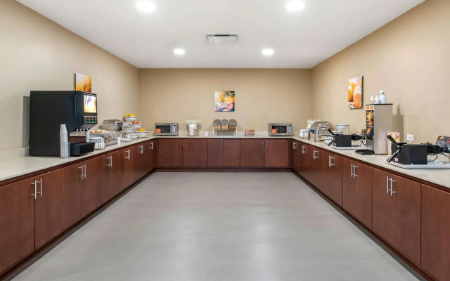 Comfort Inn and Suites Ames near ISU Campus