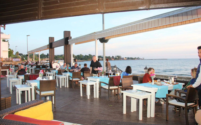 Side Beach Club Hotel