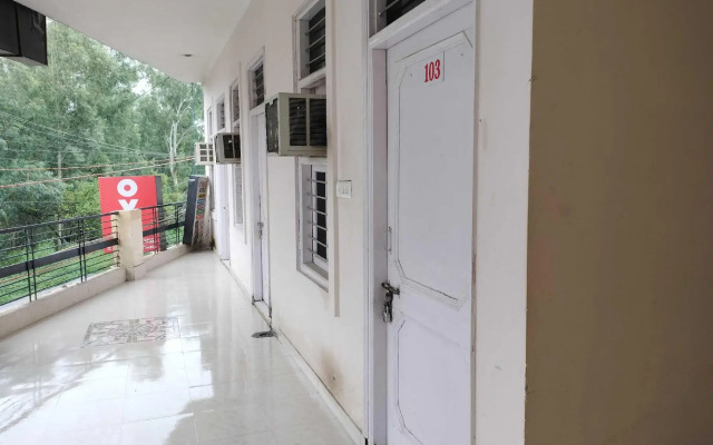 Oyo 92004 Rajeev Pg Guest House