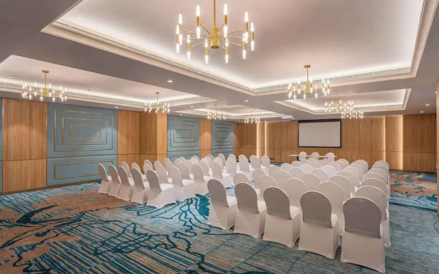 Park Inn & Suites By Radisson Thrissur East Fort