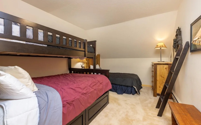 2056 The Pines 2 Bedroom Condo by RedAwning