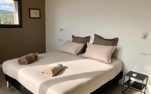 Splendide villa d'architecte vue sur la baie de Pinarellu