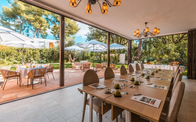 Hotel Spa & Restaurant Cantemerle