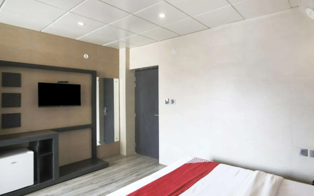 Hotel Cayman by OYO Rooms