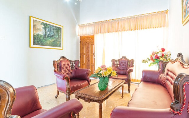 RedDoorz Syariah near Balai Kota Batu