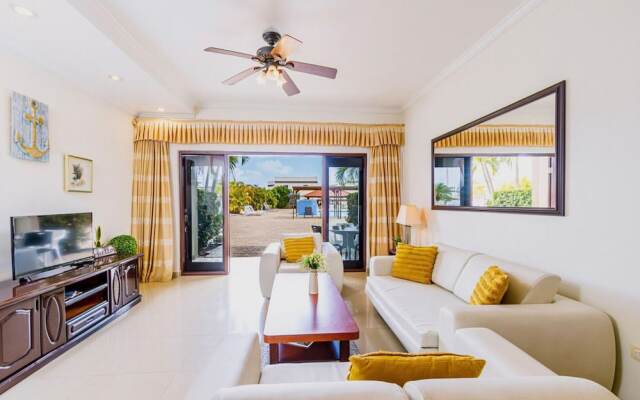 2BR Townhouse 3min Walk 2 Eaglebeach w Pool BBQ