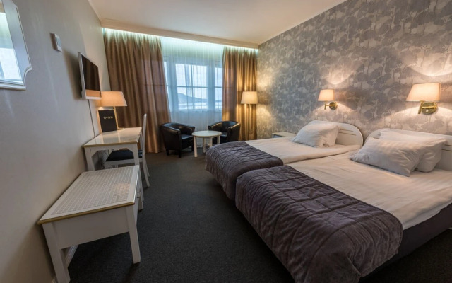 Grand Arctic Hotel