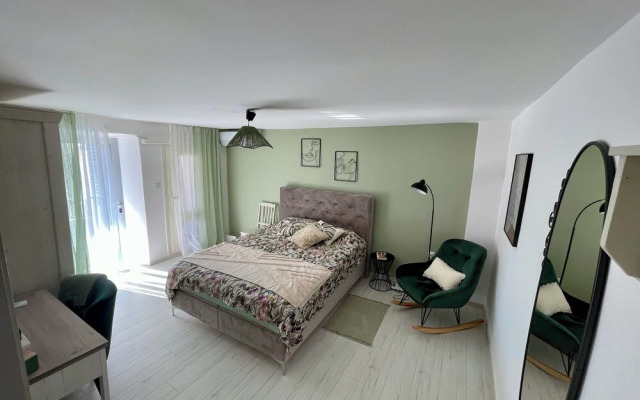Holiday House Baska Hill
