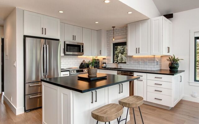 Abode at Rendezvous Retreat Home