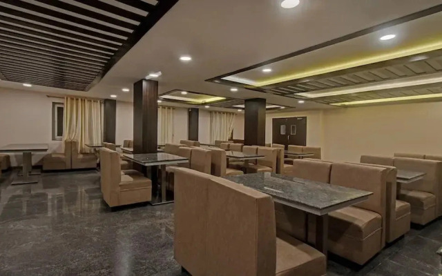 Palm Tree by OYO Rooms