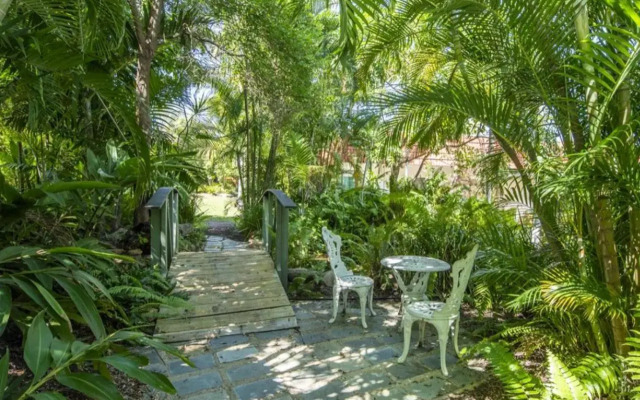AFFORDABLE ISLAND ESCAPE! Queen Studio, Nelly Bay