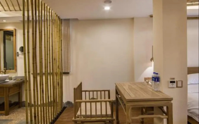 Wuyishan Old Street Hill Lodge