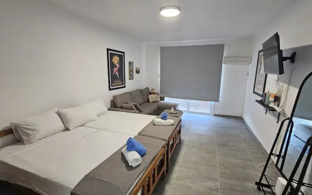 137 AN - Stay ZEA Studio