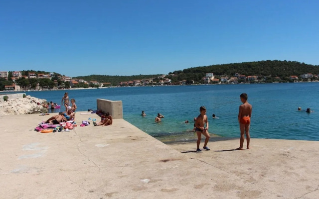 Ante - Close to the sea - H