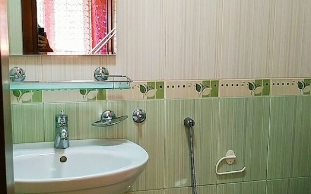 Bakuvi Tourist Apartment E022