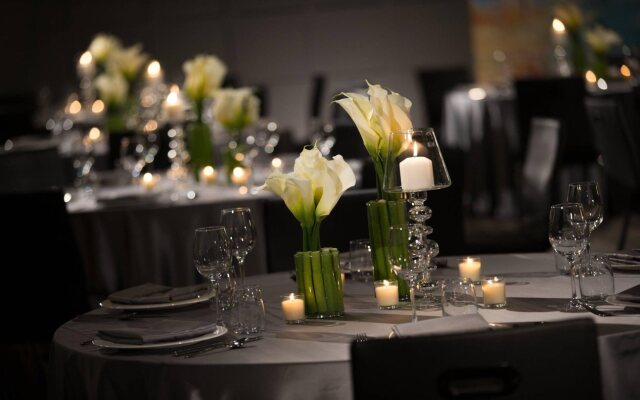 Renaissance Montreal Downtown Hotel