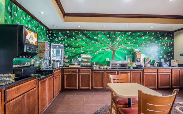 Quality Inn Coralville - Iowa River Landing
