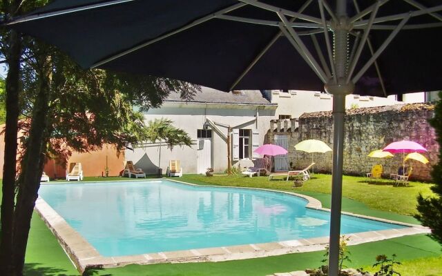 Mansion With 6 Bedrooms in Neuillé, With Private Pool, Furnished Garde