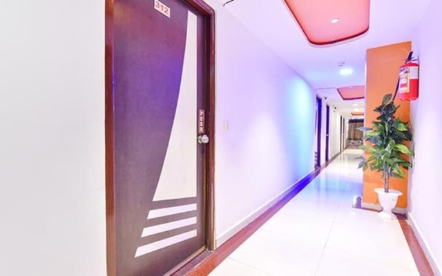 Fabhotel Blue Moon I