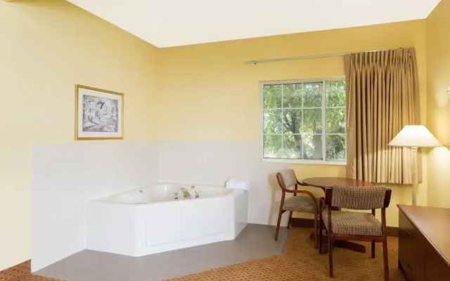 Western Inn & Suites