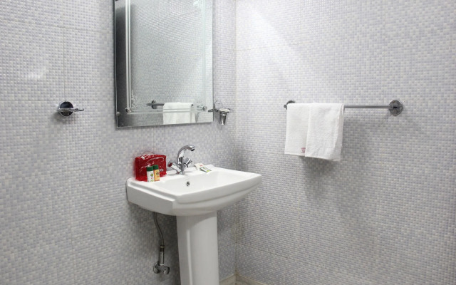 FabHotel Queen Palace by OYO Rooms