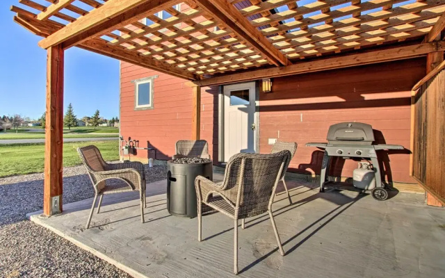 Updated Townhouse w/ Pergola, Walk to Downtown!