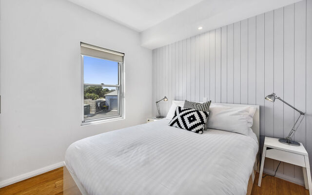 Aloha Waterfront Properties