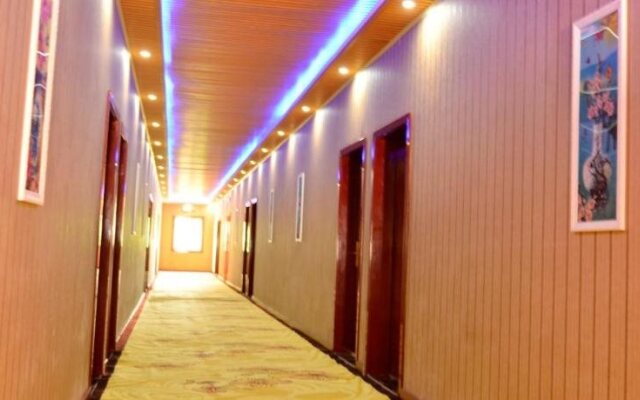 Warm Harbor Hotel
