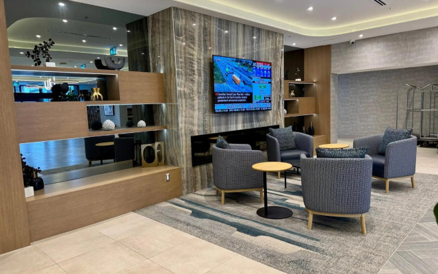 Holiday Inn Burlington Conference Centre by IHG