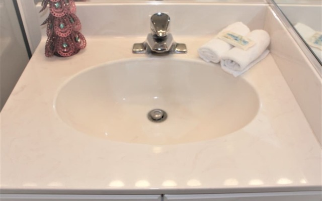 Jamaica Royale 097 - 2 Br Condo