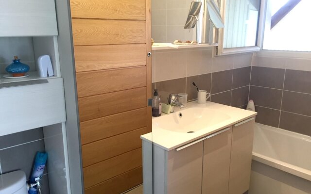 House With 4 Bedrooms in Hourtin, With Enclosed Garden