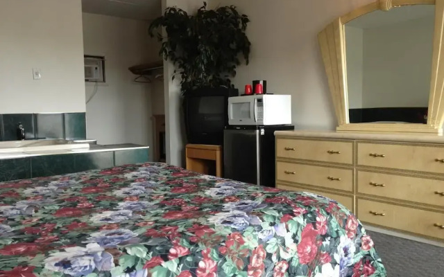 Rainbow Motor Inn - By the Falls