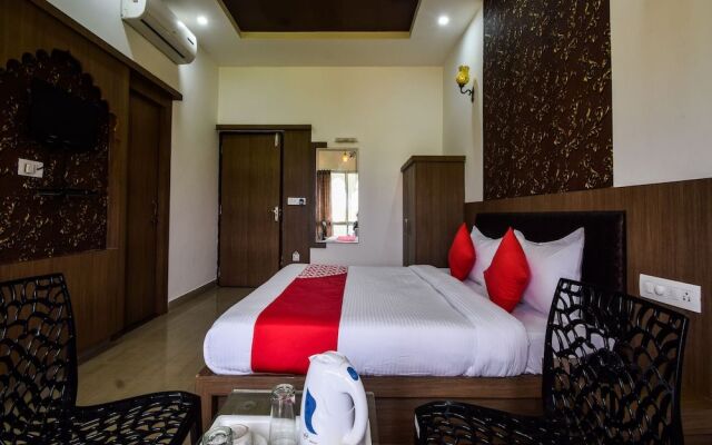 OYO 28253 Jmd Palace