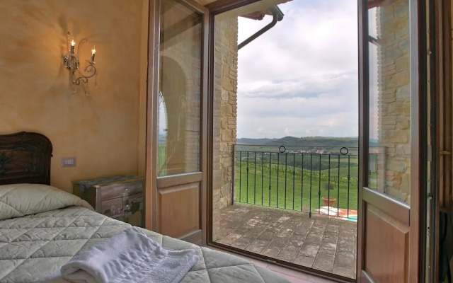 Charming Tuscan Farmhouse