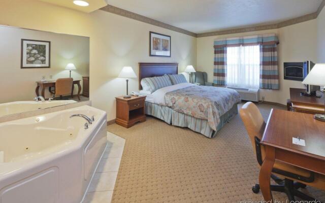 Country Inn & Suites by Radisson, Appleton North, WI