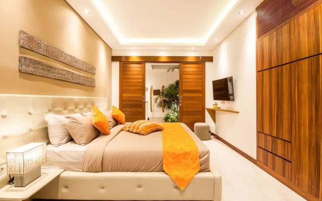 Villa 15 Stunning 6 BR Villa 400m to Beach