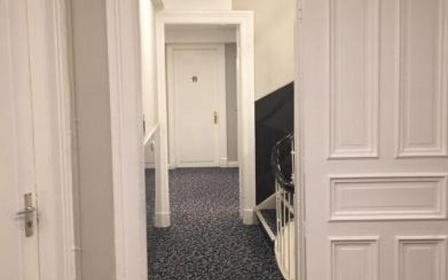 City Hotel - HEEFA OHG