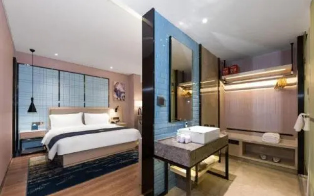 Echarm Hotel (Wuhan Jiefang Park Zhaojiatiao Subway Station)