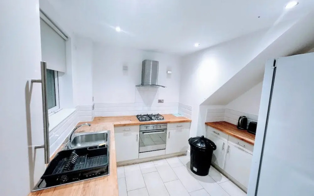 Bas Charming 3 Bedroom House