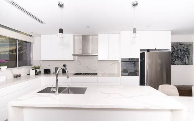 Luxury Villa Darlington - Vine