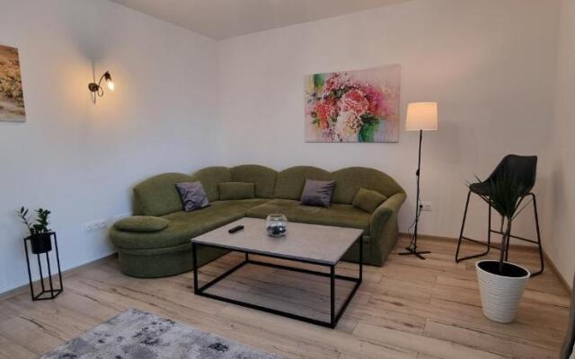 Art Apartment 3