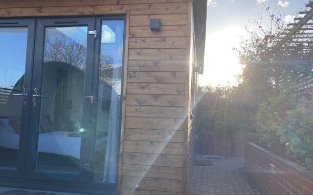 Contemporary Guest House With Outside Barrel Sauna