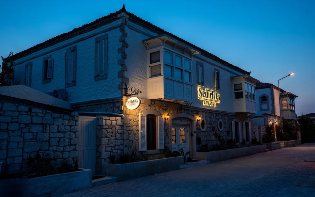 Sedirli Ev Alacati