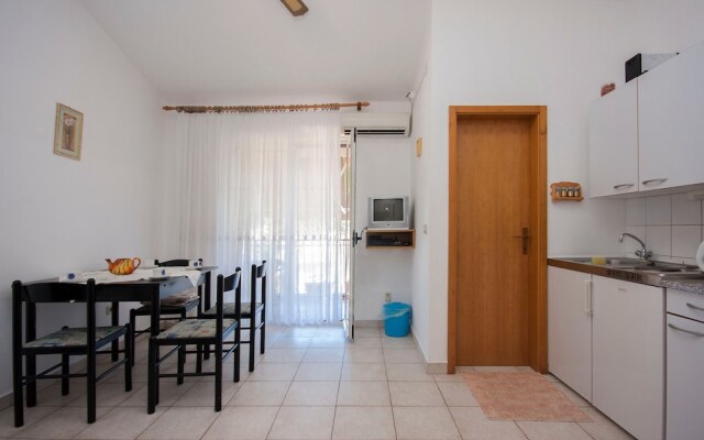 Apartments Maretic