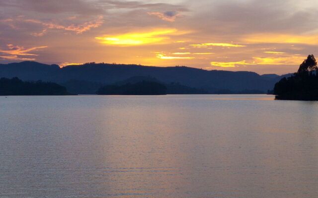 Lake Bunyonyi Rock Resort