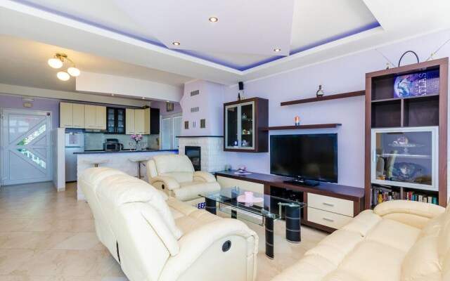 Stunning Home in Dubravka With Wifi and 3 Bedrooms