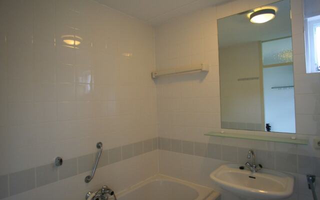 Detached bungalow with microwave and WiFi, within nature